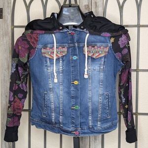 Ay Güey Small Boho Floral Artsy Embroidered Pocket Removable Hooded Denim Jacket